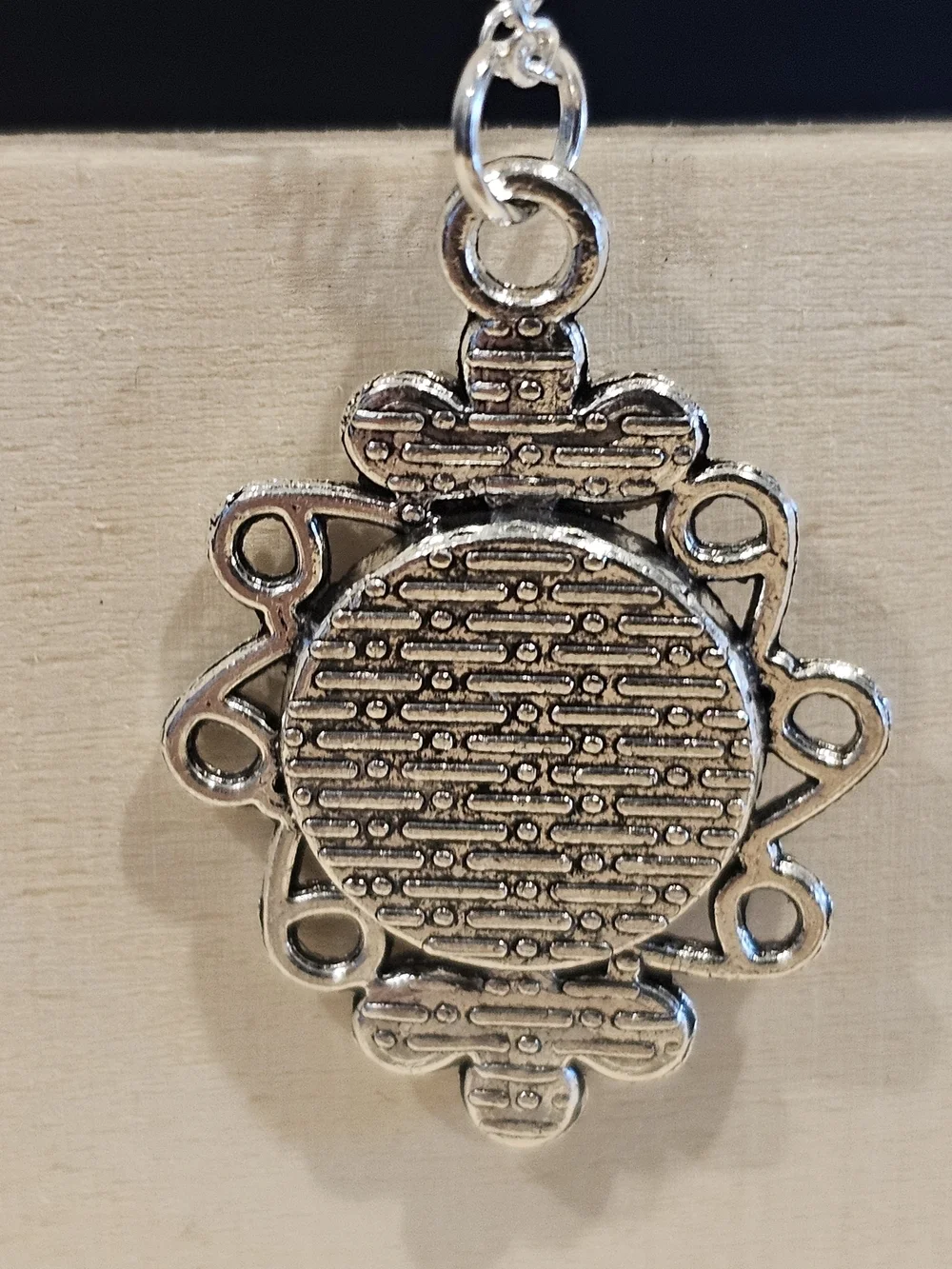 Louis Vuitton Piece In Pendant On 24